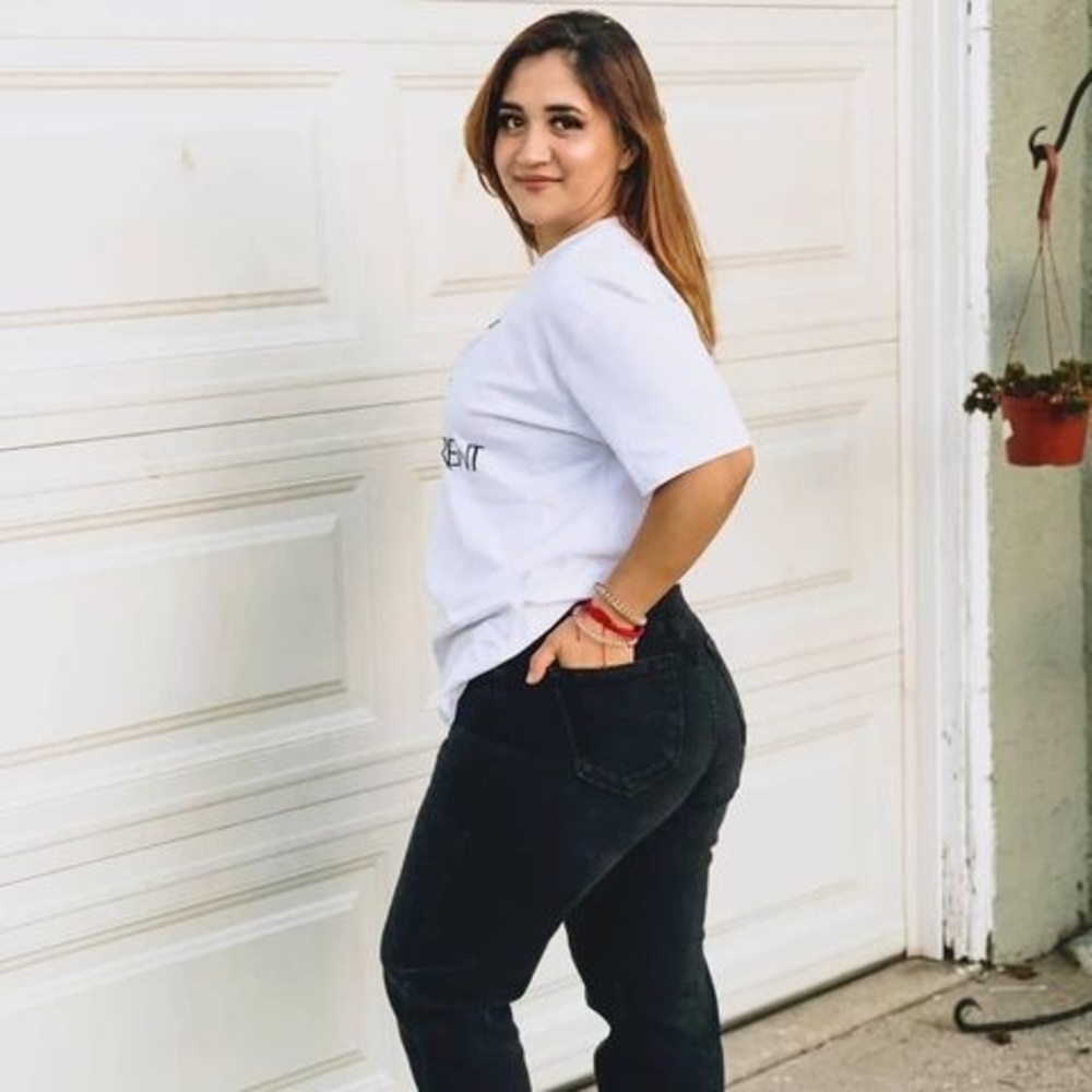 Meet your Posher, Deniisee